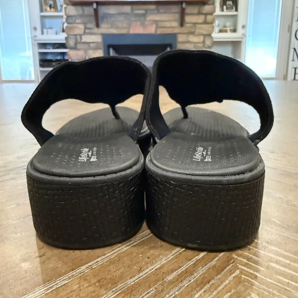 LifeStride Bloom Washable Black Flower Thong Wedge Sandals NWOB 8M